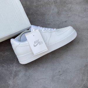 NIKE AIRFORCE 1 LOW ‘TRIPLE WHITE’