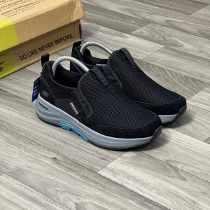 SKECHERS GO WALK OUTDOOR ANDES SNEAKERS