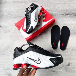 NIKE SHOX R4 “BLACK METALLIC SILVER”
