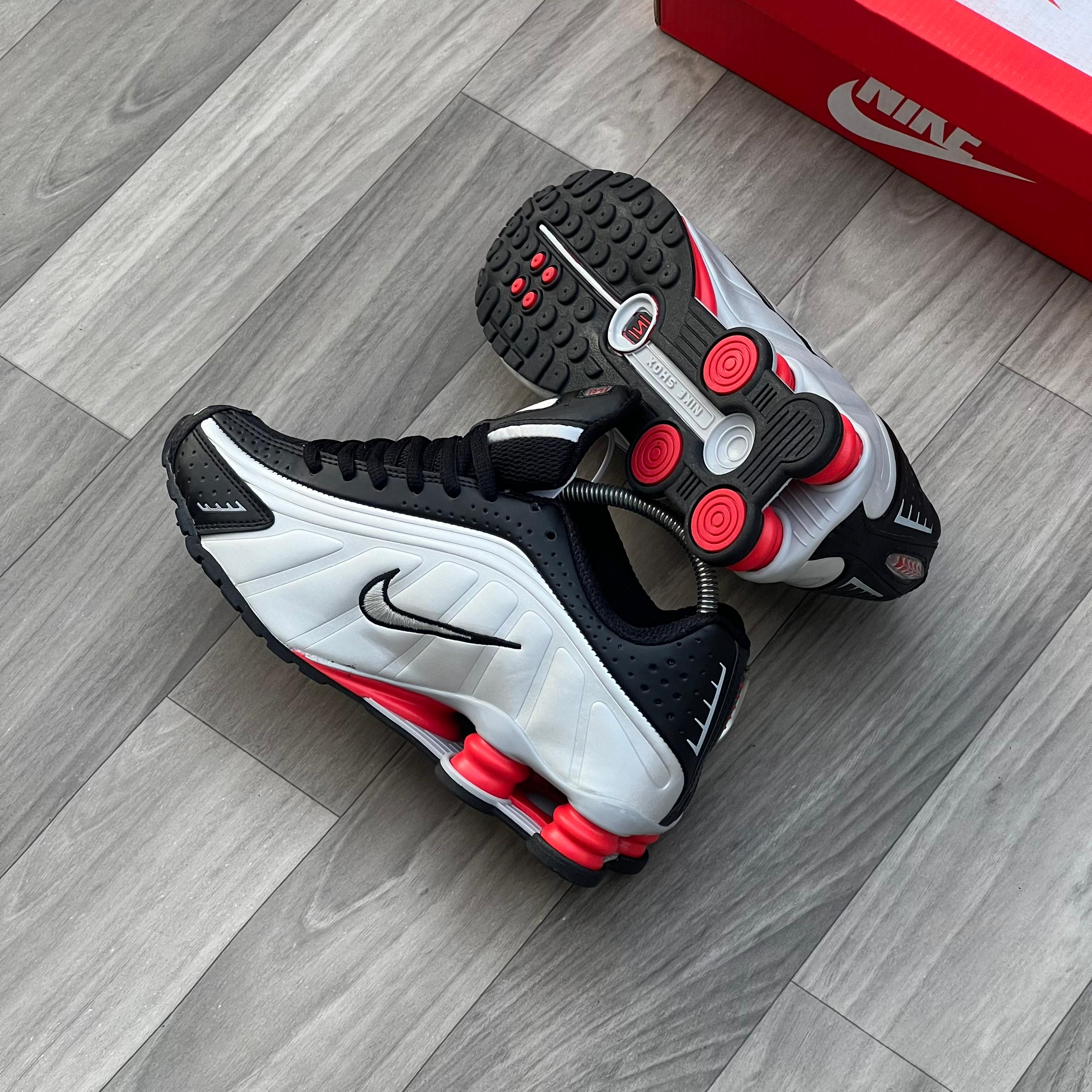 NIKE SHOX R4 “BLACK METALLIC SILVER” - Image 2